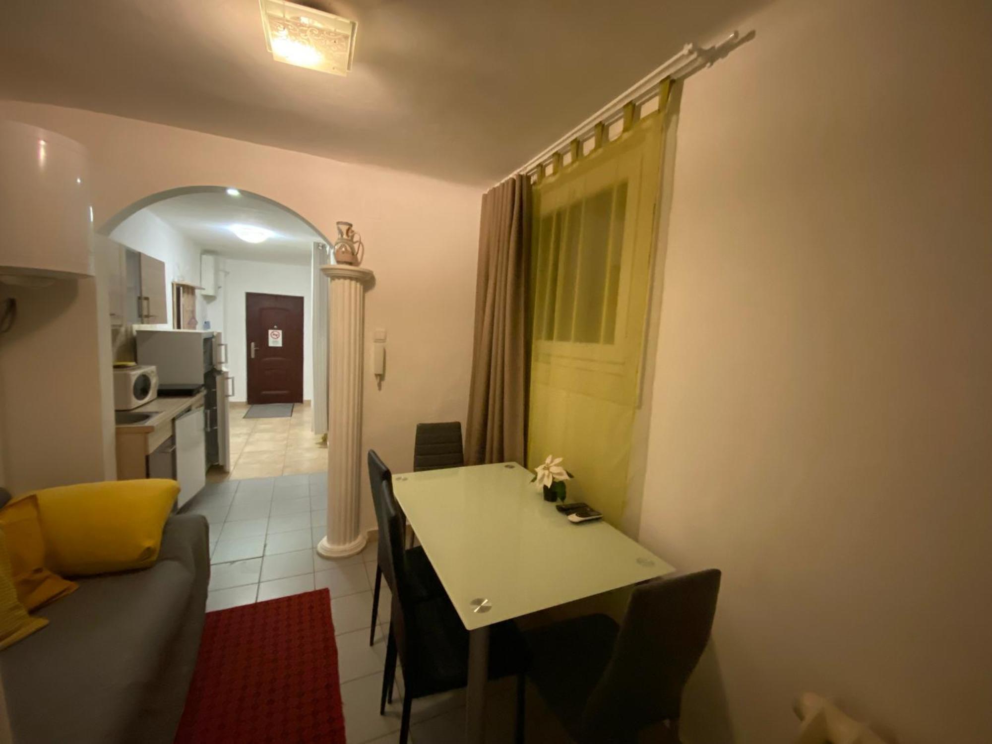 Apartment And Rooms Heart Of The City Budapest Exterior foto